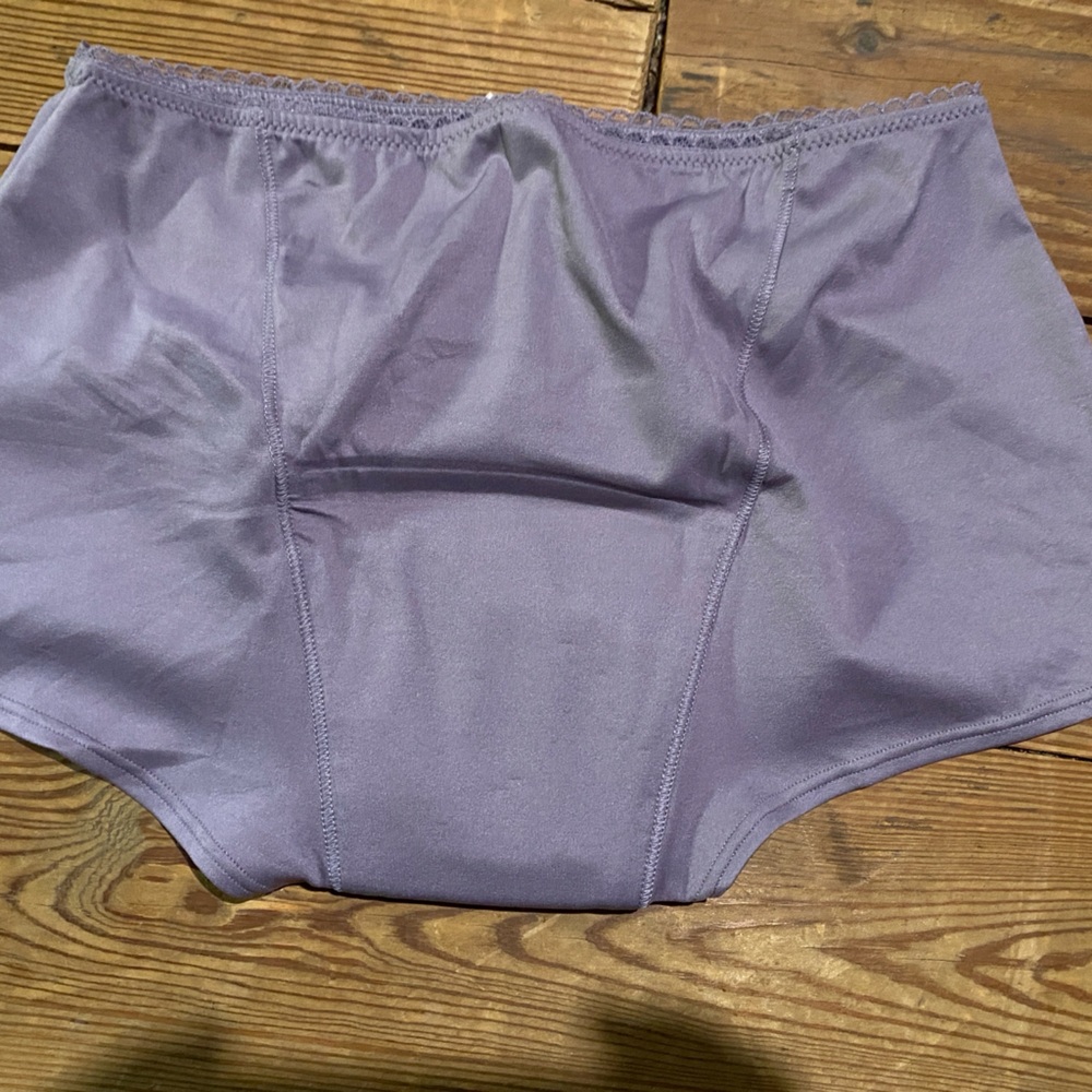 Victoria secrets period pantie . Boy short style
